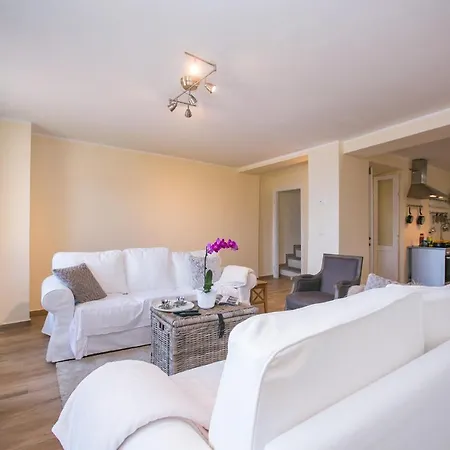 San Rocco Sleeps 8 *
