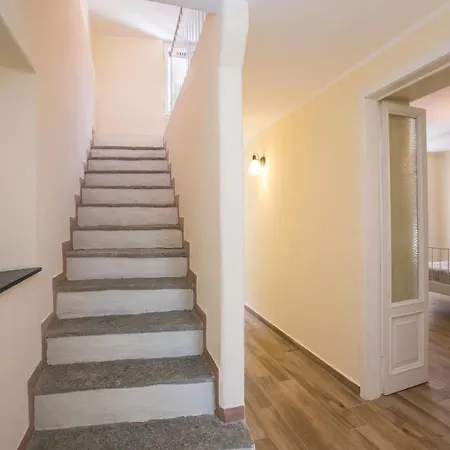 San Rocco Sleeps 8 Ferienhaus *