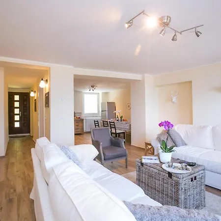 Ferienhaus San Rocco Sleeps 8 *